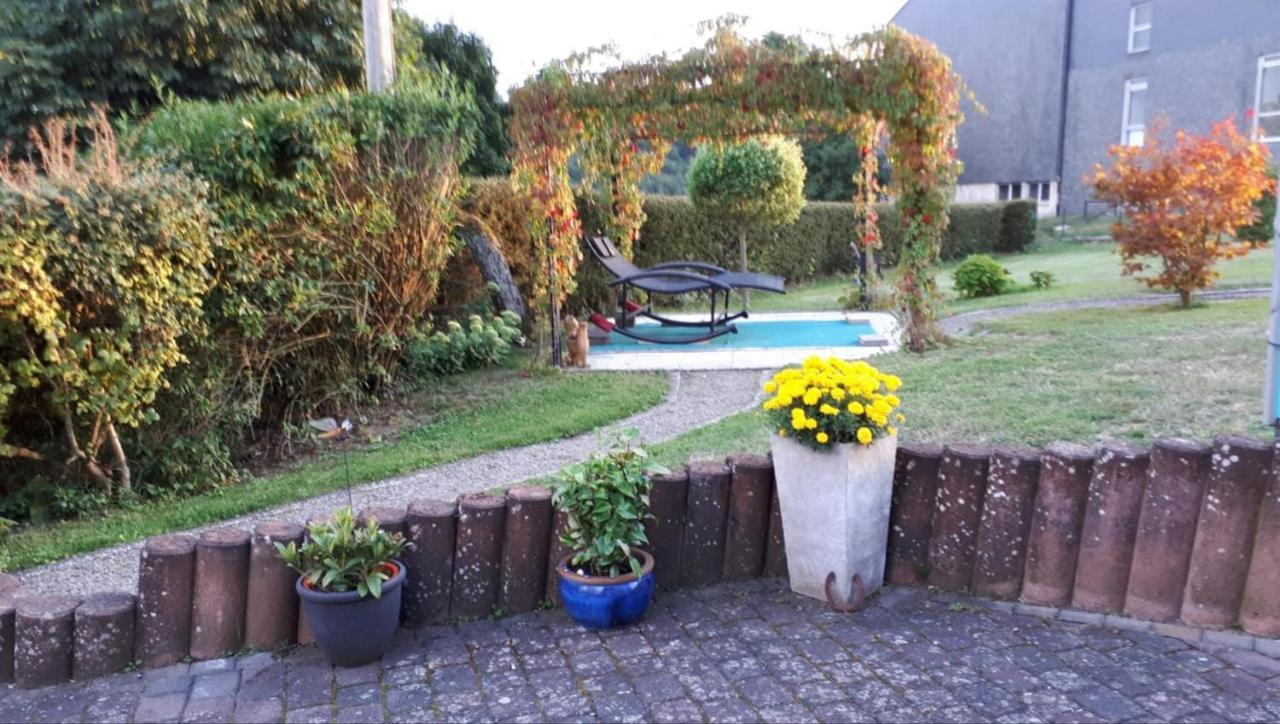Ferienwohnung Auszeit Waxweiler Bagian luar foto