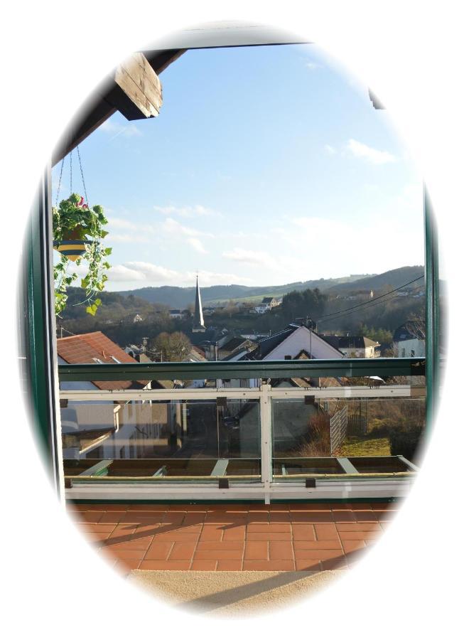 Ferienwohnung Auszeit Waxweiler Bagian luar foto